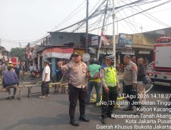 Sinergi Damkar, Polsek Metro Tanah Abang dan Tiga Pilar Tangani Kebakaran di Kebon Kacang