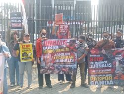 Ratusan Jurnalis Geruduk PERADI Tower, Desak Pemecatan Advokat Oknum ID